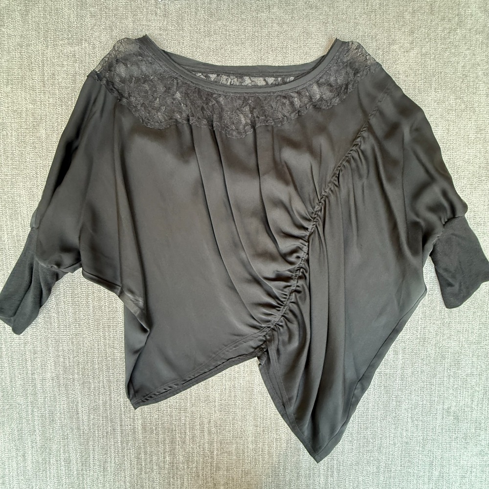 ACE DELIVERY Wide Shirt Womens Medium Black Lace Trim Asymmetrical Ruched Tee